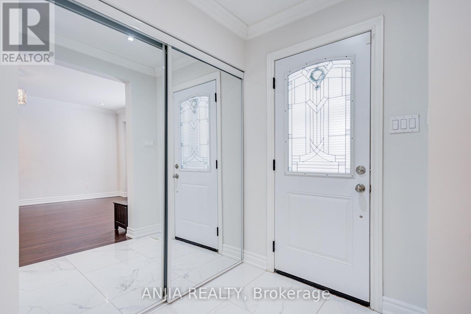 26 Longbow Square, Toronto, Ontario  M1W 2W7 - Photo 4 - E12621056