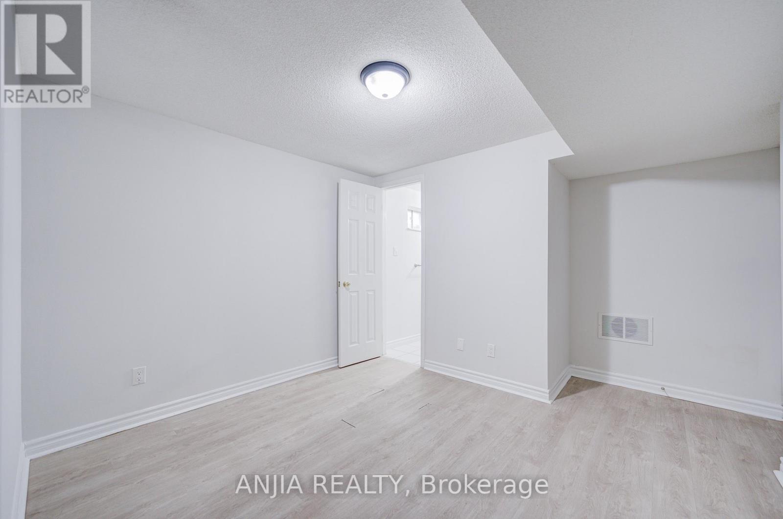 26 Longbow Square, Toronto, Ontario  M1W 2W7 - Photo 42 - E12621056
