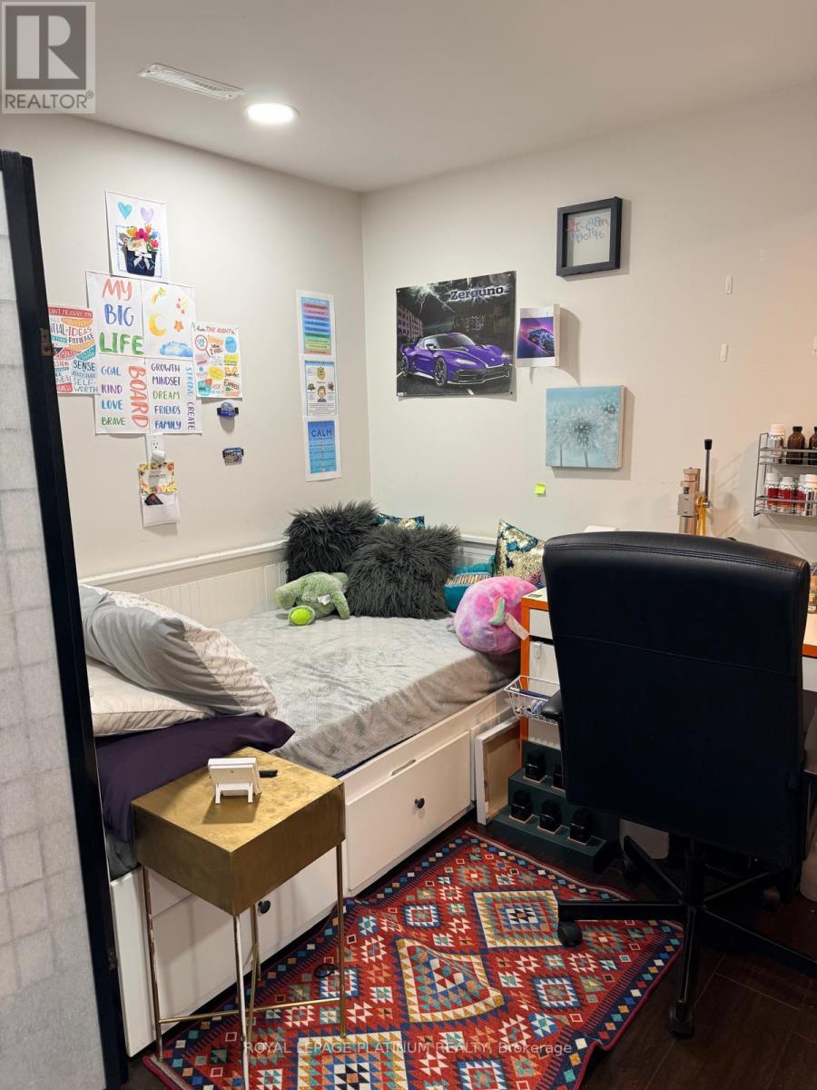 3br Legal Basement - 1540 Manorbrook Crt., Mississauga, Ontario  L5M 4A8 - Photo 22 - W12442628