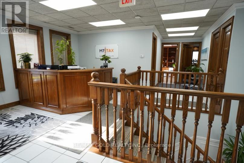 1775 Shawson Drive, Mississauga, Ontario  L4W 1N8 - Photo 2 - W12620678