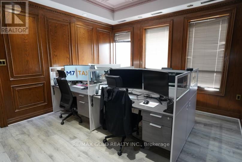 1775 Shawson Drive, Mississauga, Ontario  L4W 1N8 - Photo 4 - W12620678