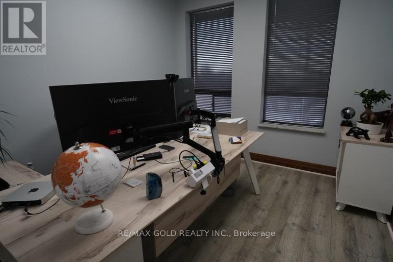 1775 Shawson Drive, Mississauga, Ontario  L4W 1N8 - Photo 5 - W12620678