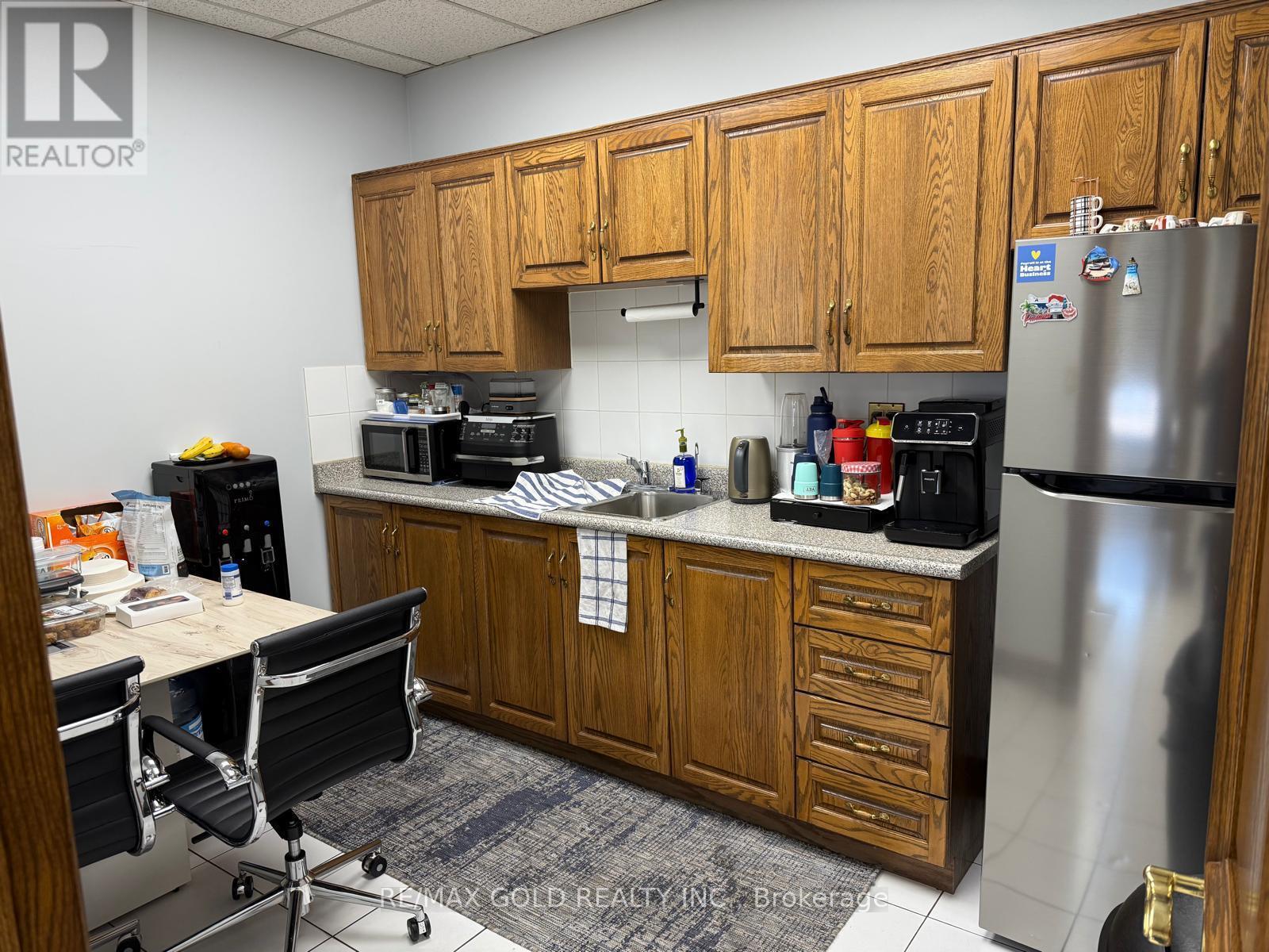 1775 Shawson Drive, Mississauga, Ontario  L4W 1N8 - Photo 8 - W12620678