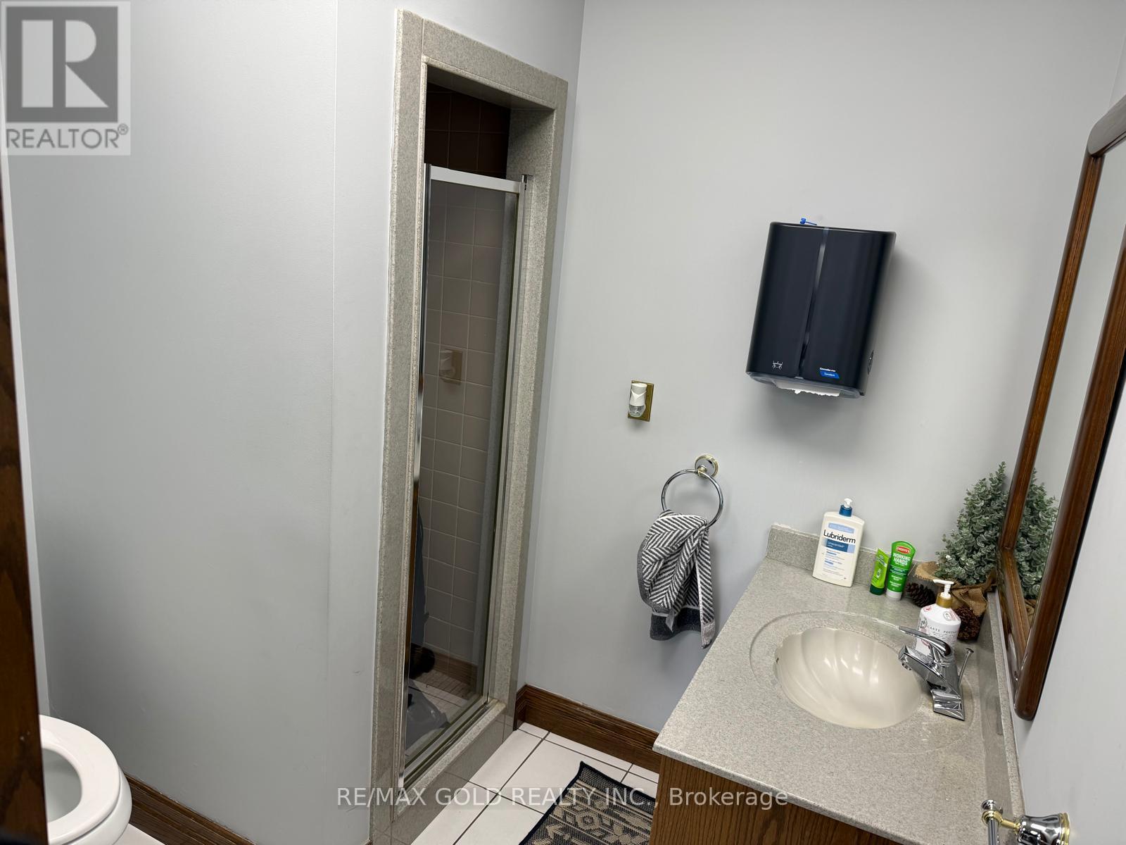 1775 Shawson Drive, Mississauga, Ontario  L4W 1N8 - Photo 9 - W12620678