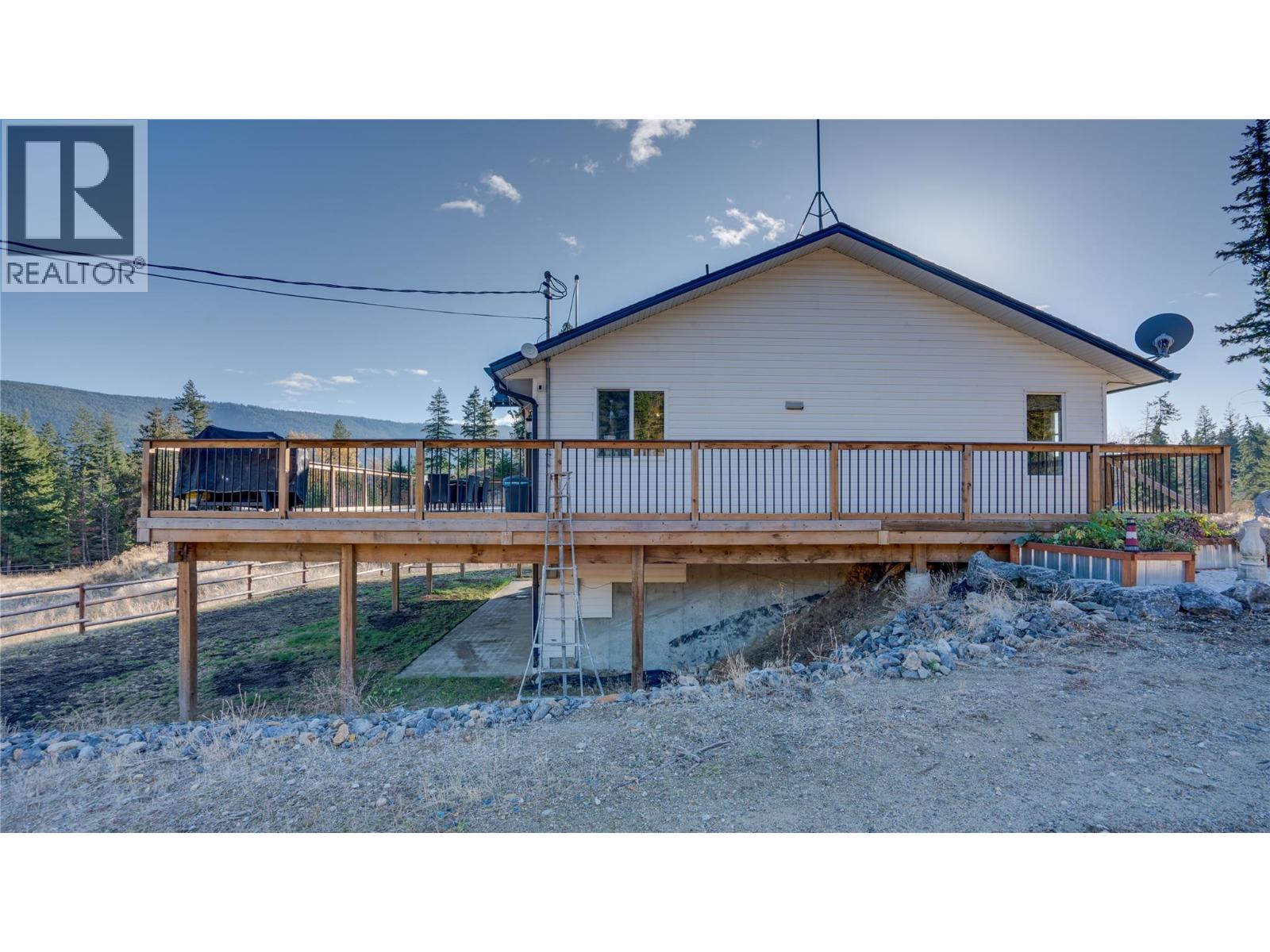 2086 Yankee Flats Road, Salmon Arm, British Columbia V1E 3J3 - Photo 45 - 10370802