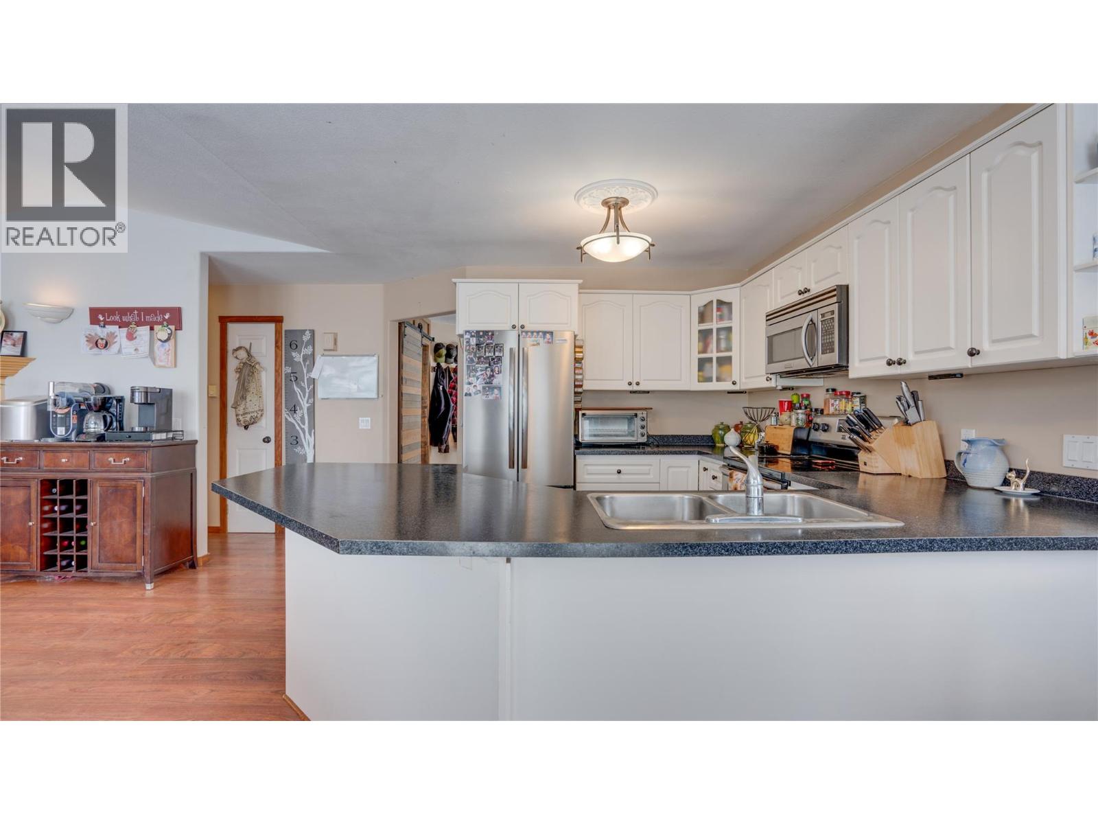 2086 Yankee Flats Road, Salmon Arm, British Columbia V1E 3J3 - Photo 8 - 10370802