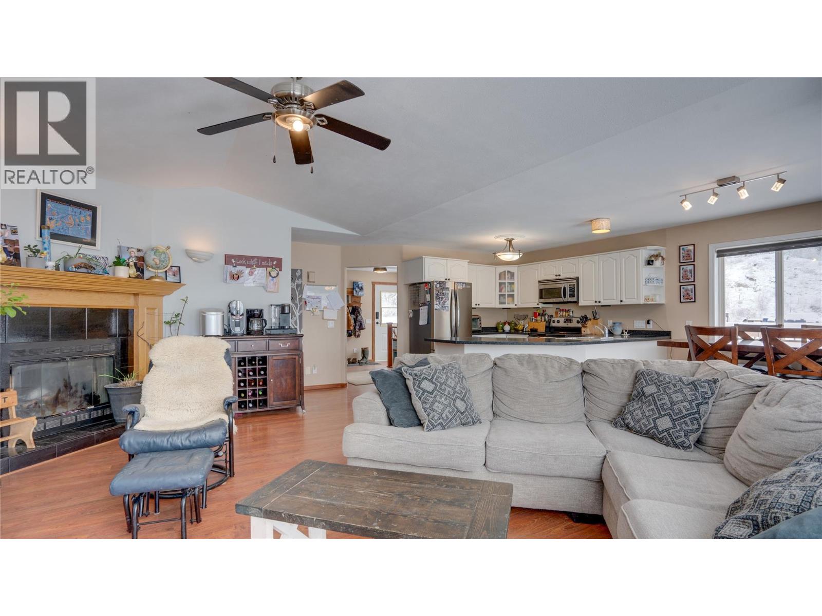 2086 Yankee Flats Road, Salmon Arm, British Columbia V1E 3J3 - Photo 12 - 10370802