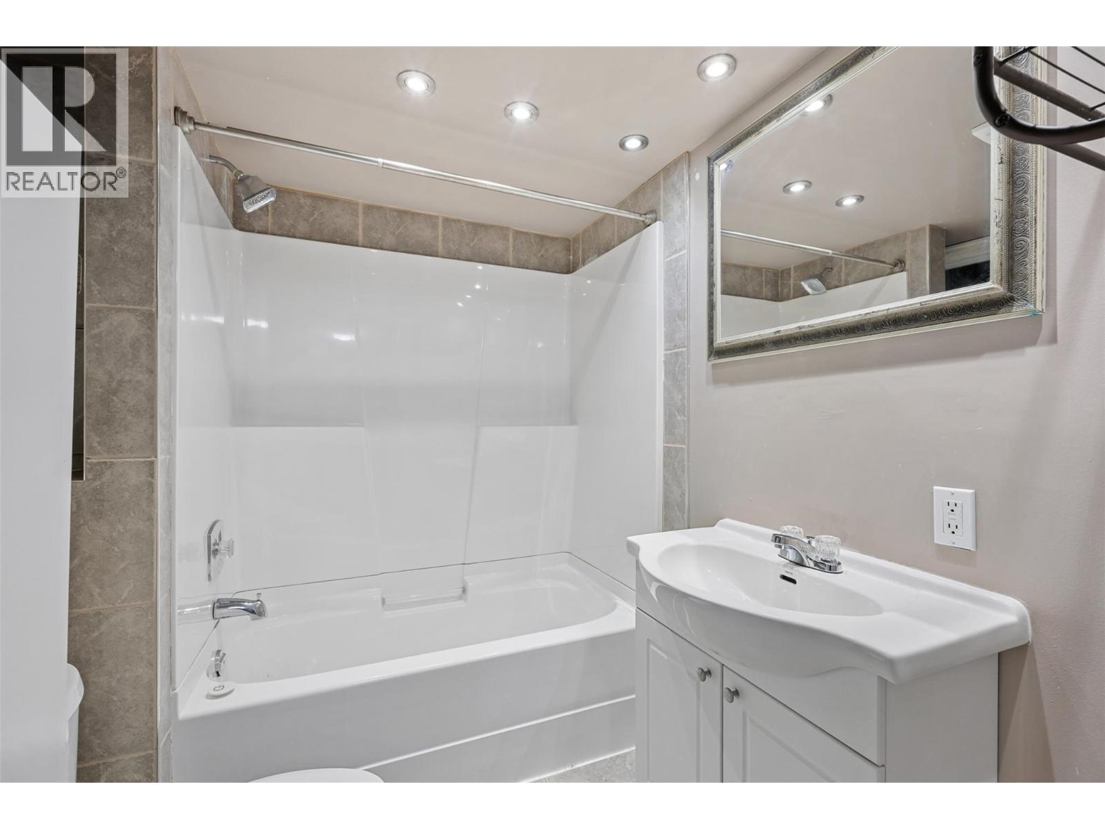 260 Fairview Avenue, Kamloops, British Columbia  V2B 1E9 - Photo 33 - 10369840