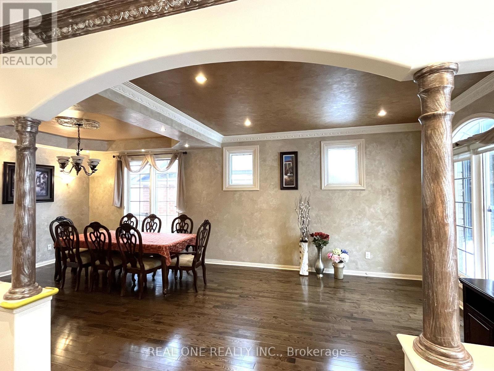 49 Drawbridge Drive, Markham, Ontario  L6C 2B4 - Photo 12 - N12621414