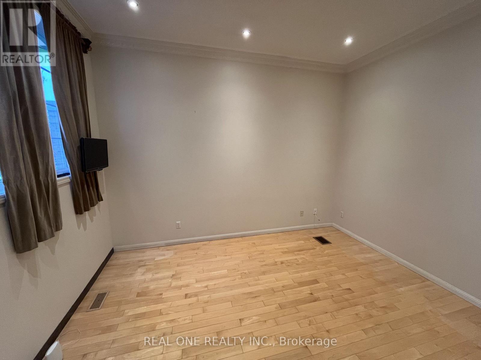 49 Drawbridge Drive, Markham, Ontario  L6C 2B4 - Photo 22 - N12621414