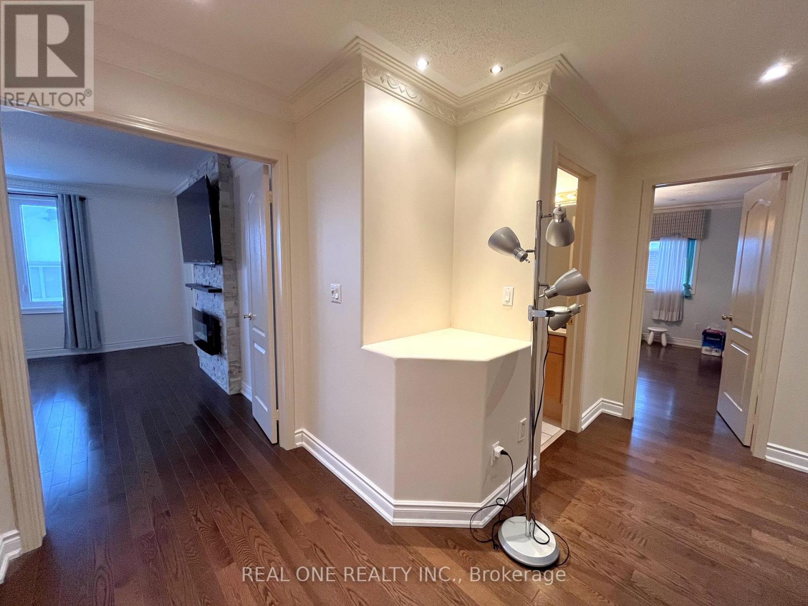 49 Drawbridge Drive, Markham, Ontario  L6C 2B4 - Photo 25 - N12621414