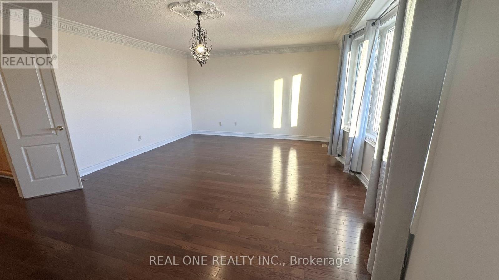 49 Drawbridge Drive, Markham, Ontario  L6C 2B4 - Photo 28 - N12621414