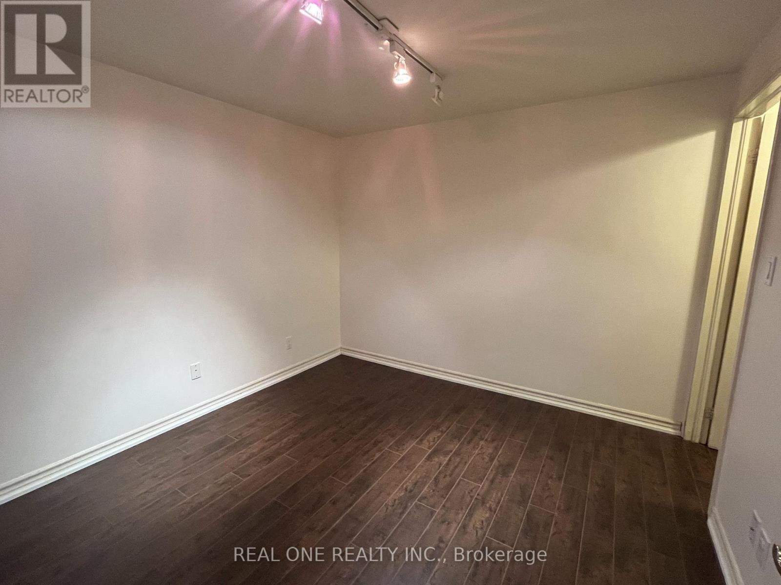 49 Drawbridge Drive, Markham, Ontario  L6C 2B4 - Photo 45 - N12621414