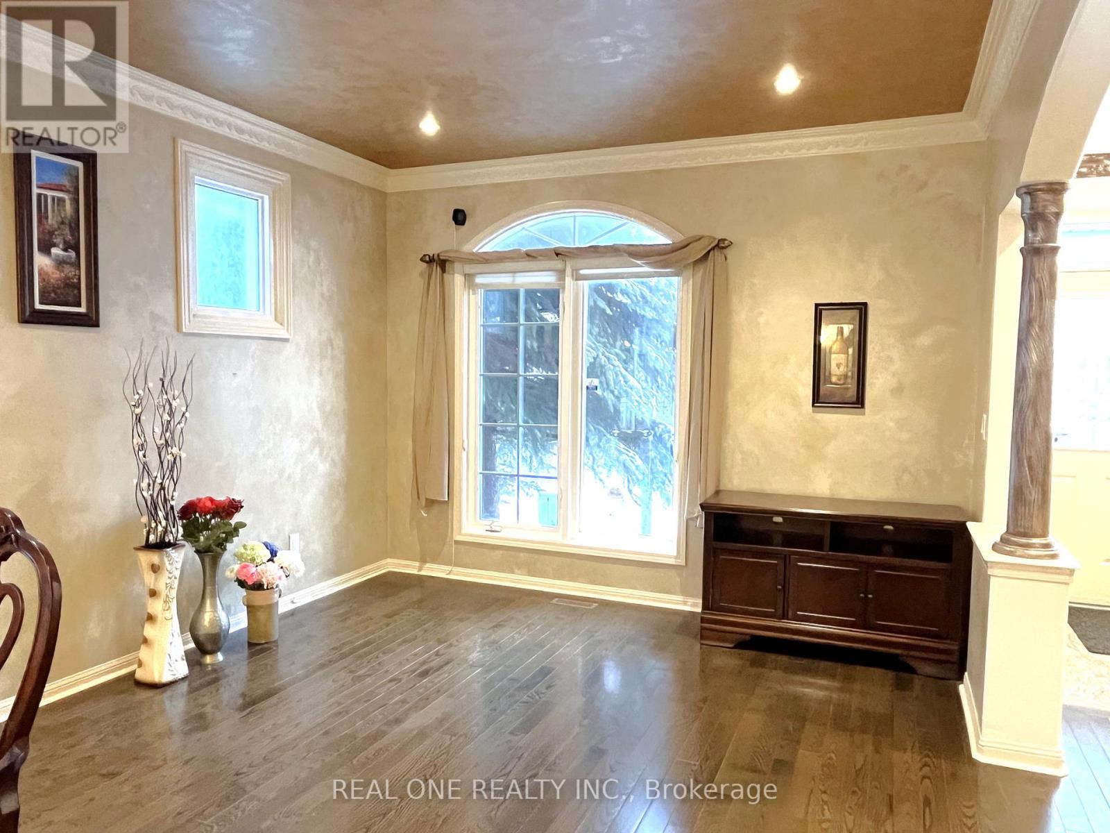 49 Drawbridge Drive, Markham, Ontario  L6C 2B4 - Photo 6 - N12621414