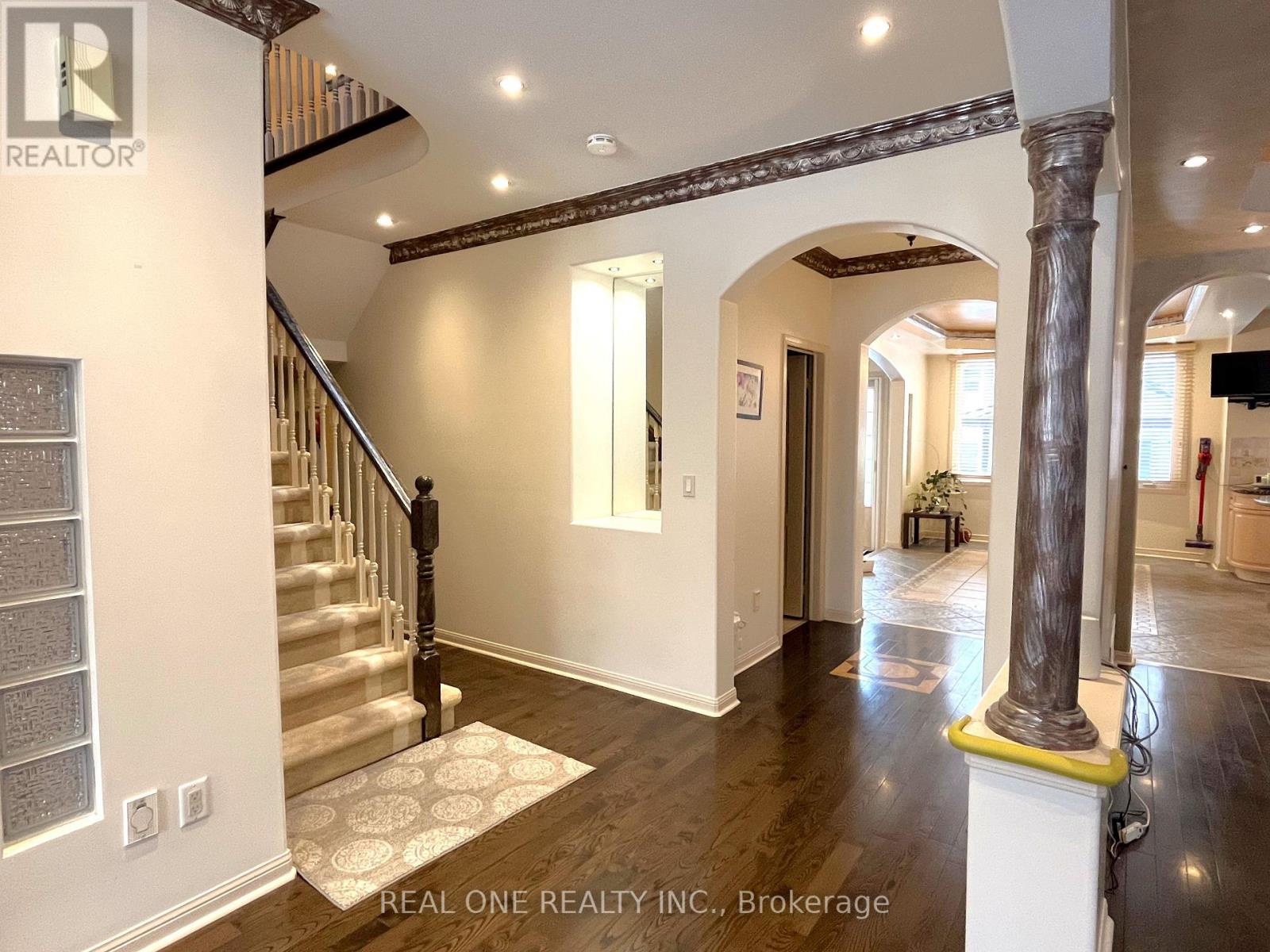 49 Drawbridge Drive, Markham, Ontario  L6C 2B4 - Photo 8 - N12621414