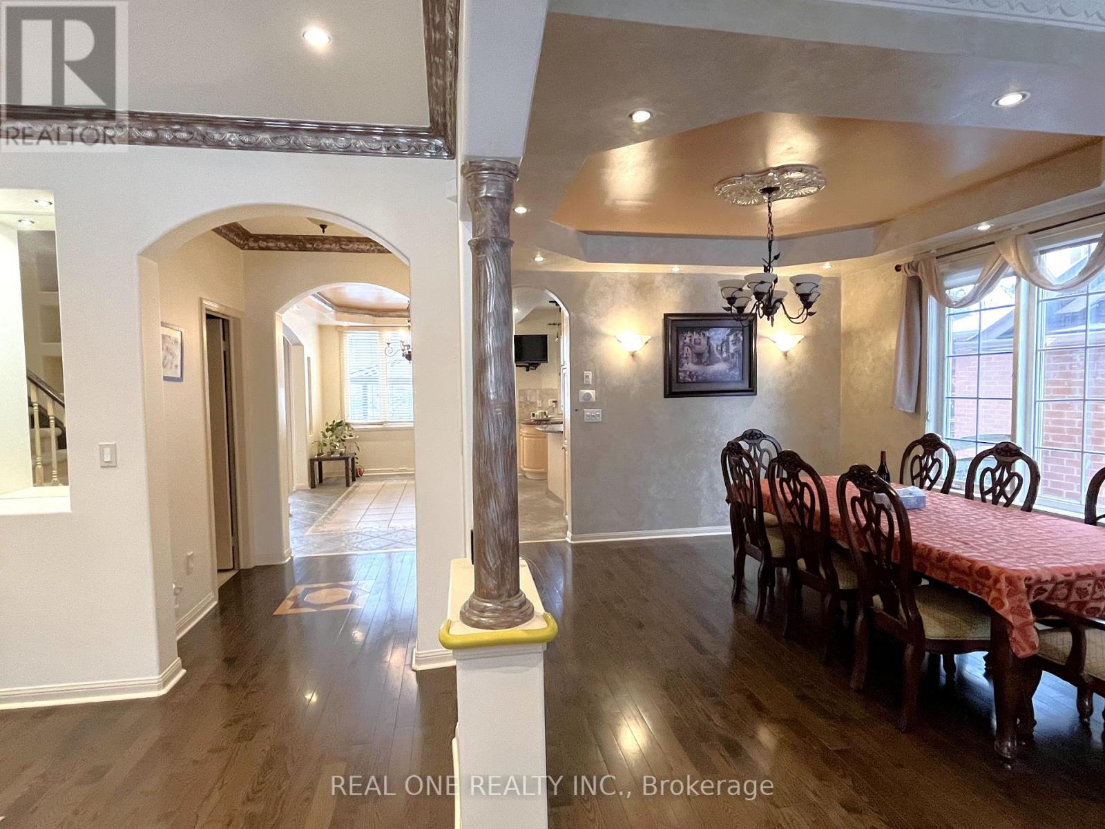 49 Drawbridge Drive, Markham, Ontario  L6C 2B4 - Photo 9 - N12621414