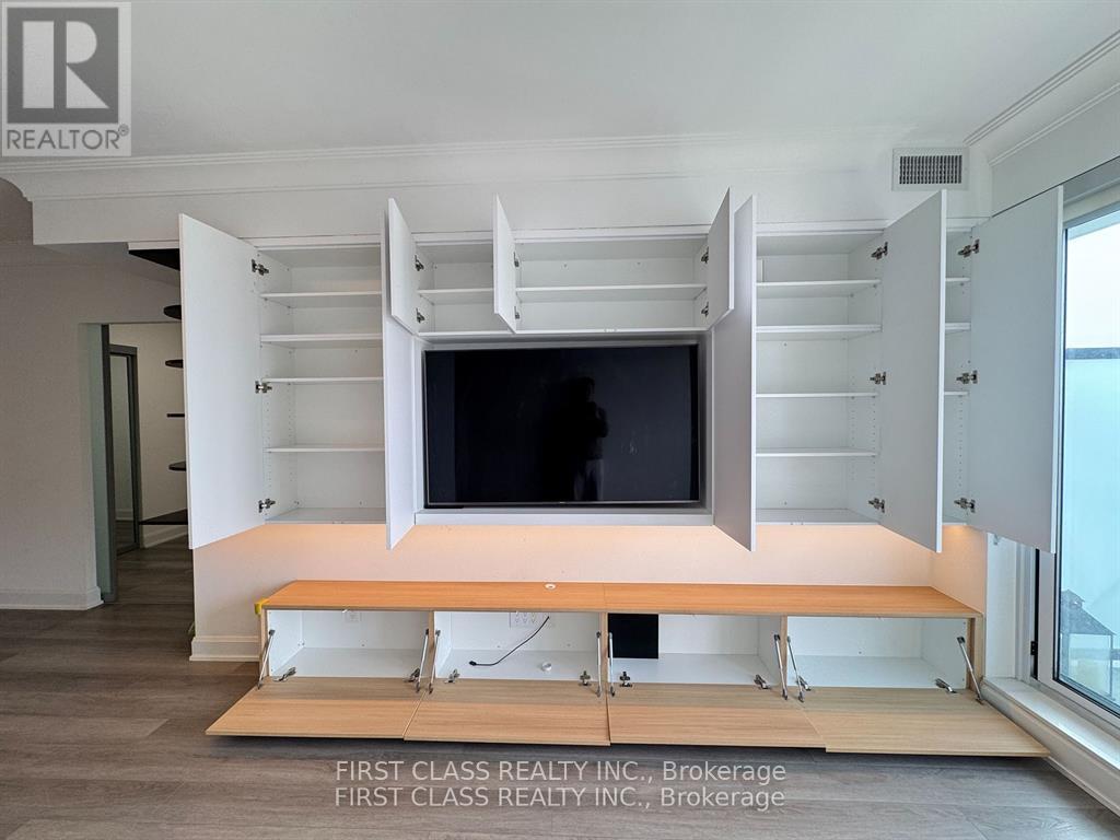 707 - 8 Water Walk Drive, Markham, Ontario  L3R 6L4 - Photo 4 - N12621416