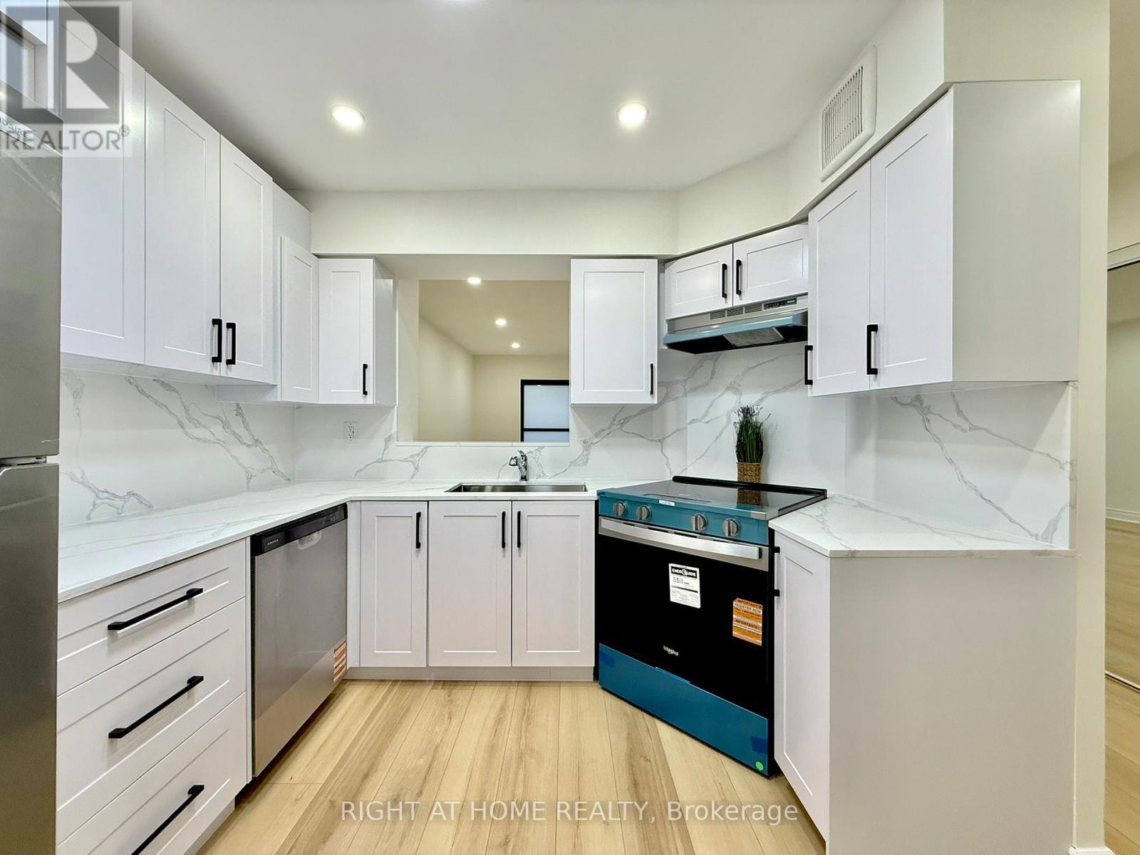 116 - 326 Major Mackenzie Drive E, Richmond Hill, Ontario L4C 8T4 - Photo 8 - N12621556