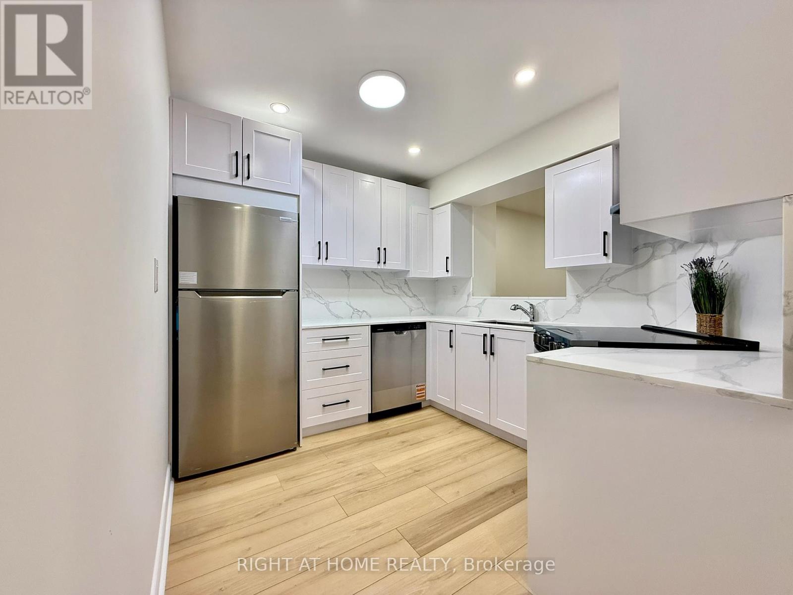 116 - 326 Major Mackenzie Drive E, Richmond Hill, Ontario L4C 8T4 - Photo 9 - N12621556