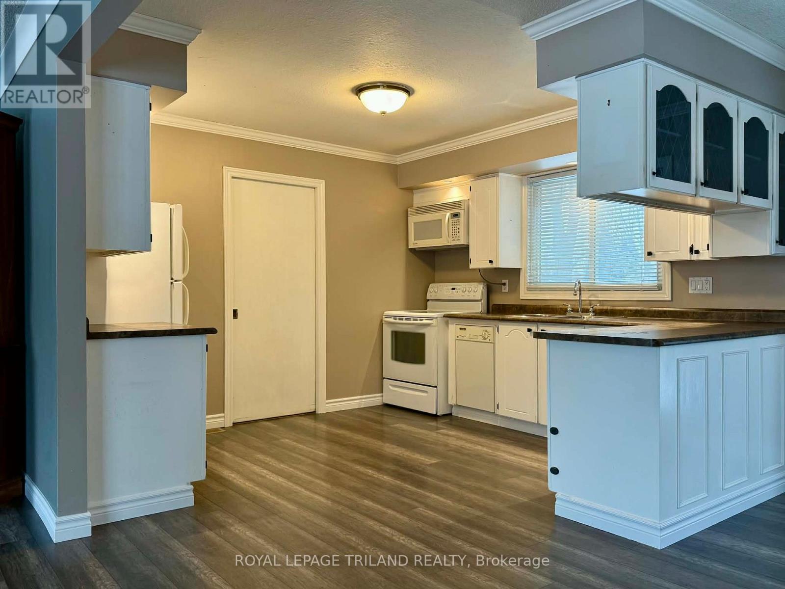 102 Ontario Street, Lambton Shores, Ontario  N0M 2N0 - Photo 15 - X12622726