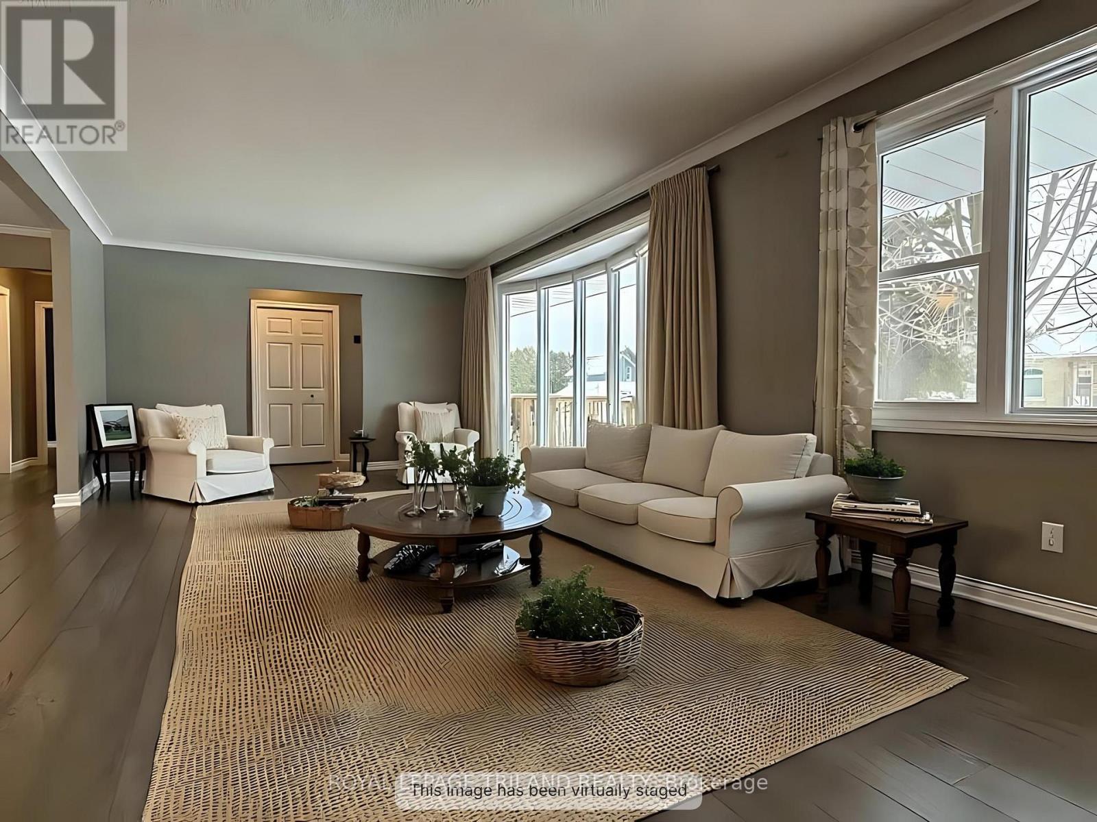 102 Ontario Street, Lambton Shores, Ontario  N0M 2N0 - Photo 4 - X12622726