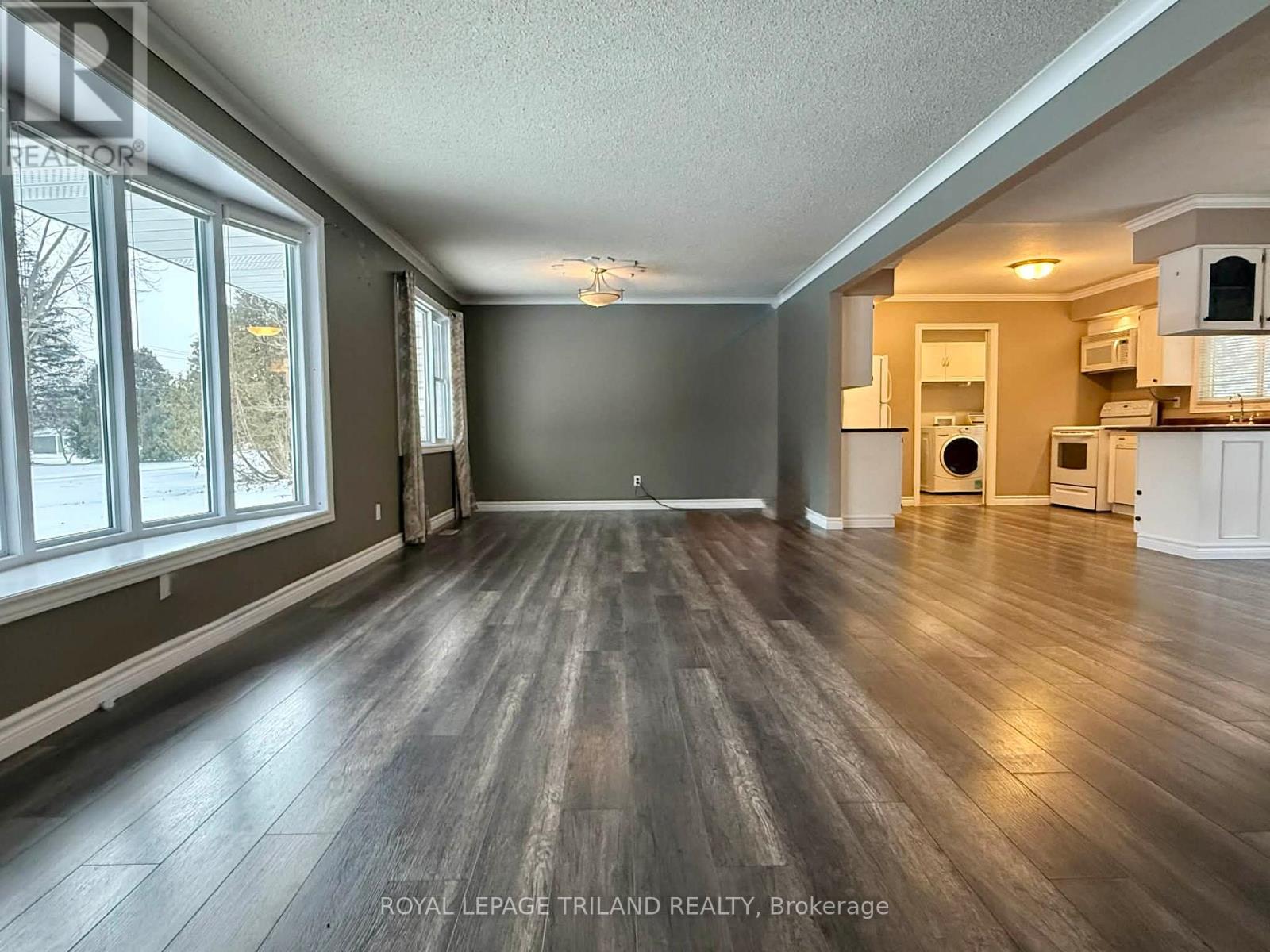 102 Ontario Street, Lambton Shores, Ontario  N0M 2N0 - Photo 5 - X12622726