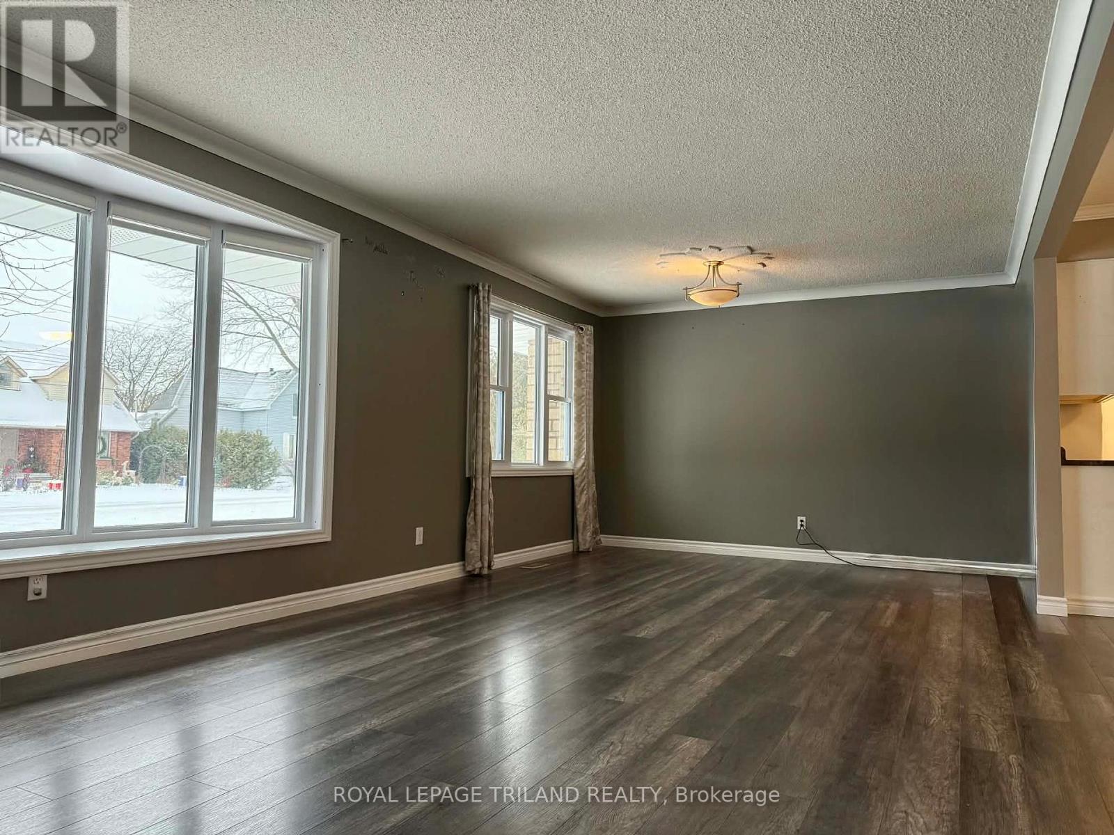 102 Ontario Street, Lambton Shores, Ontario  N0M 2N0 - Photo 8 - X12622726