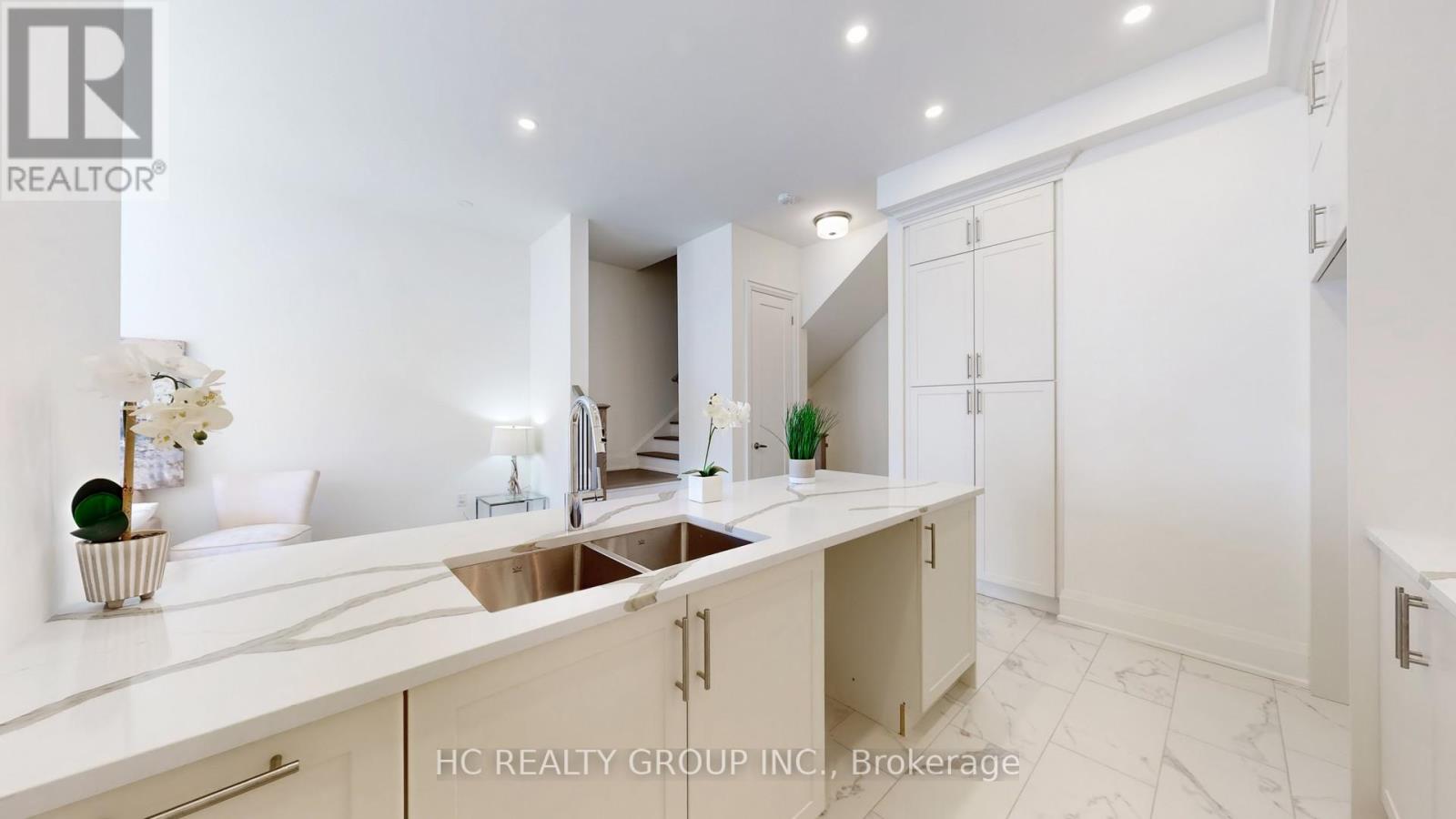 3325 Taha Gardens, Oakville, Ontario  L6M 5S1 - Photo 12 - W12622040