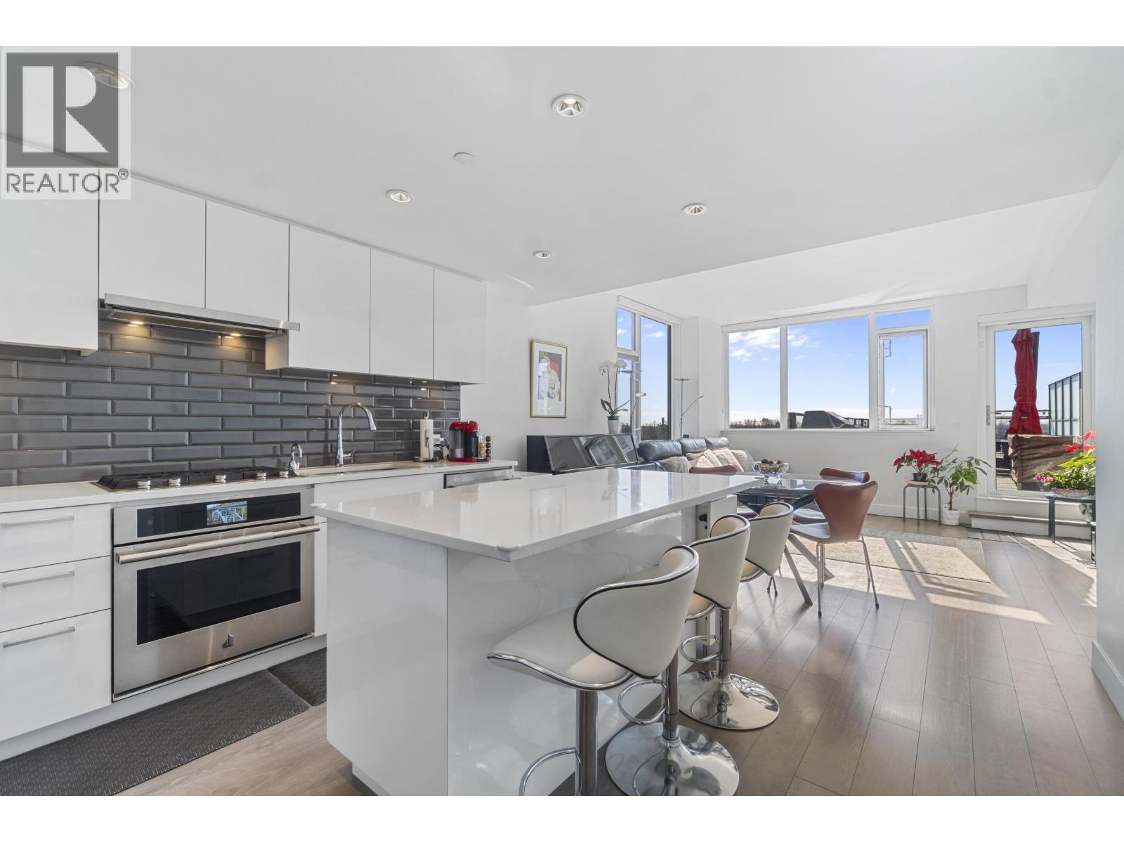 702 3451 Sawmill Crescent, Vancouver, British Columbia V5S 0H3 - Photo 2 - R3017898