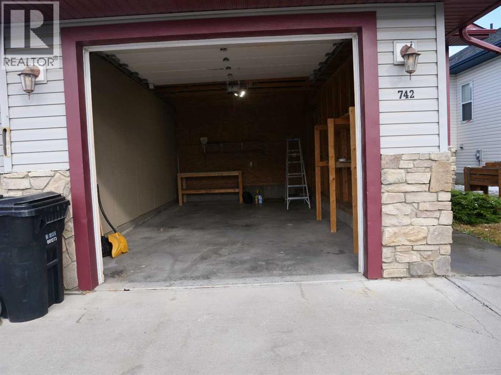 742 Carriage Lane Drive, Carstairs, Alberta T0M 0N0 - Photo 43 - A2264849