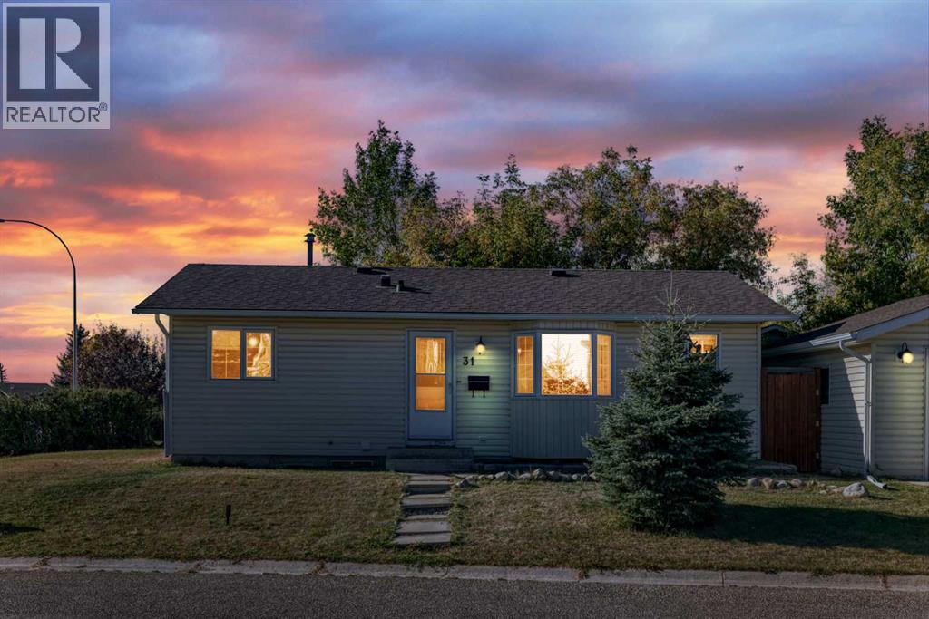 31 Castleglen Crescent Ne, Calgary, Alberta  T3J 1N2 - Photo 1 - A2274099