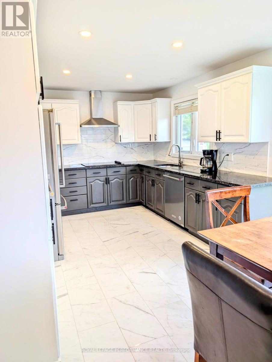 1646 Sunview Drive, Ottawa, Ontario  K1C 5C5 - Photo 7 - X12616150