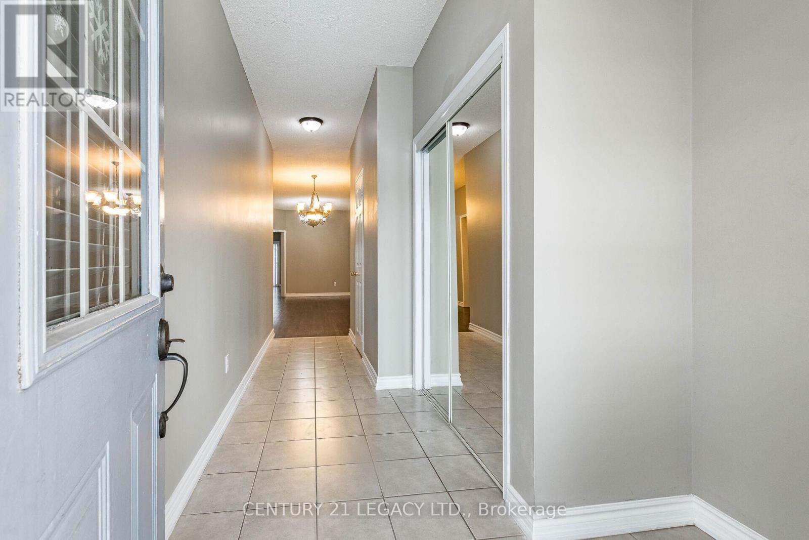 21 Kilrea Way, Brampton, Ontario  L6X 0P9 - Photo 4 - W12600266