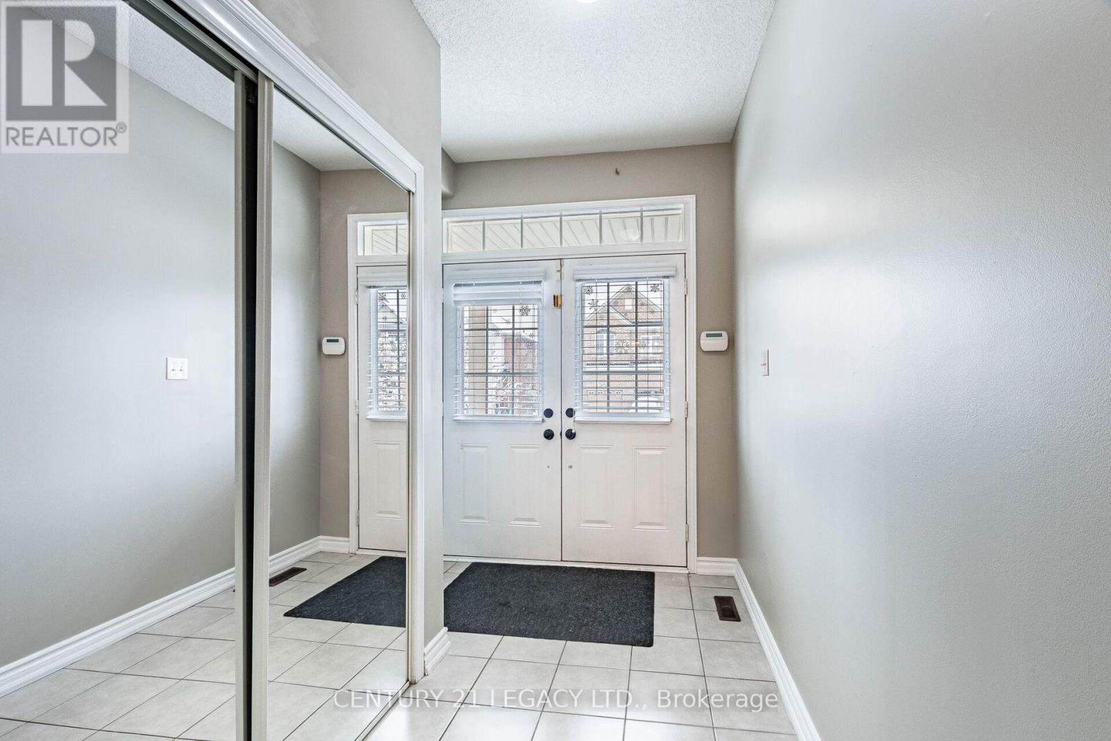 21 Kilrea Way, Brampton, Ontario  L6X 0P9 - Photo 5 - W12600266