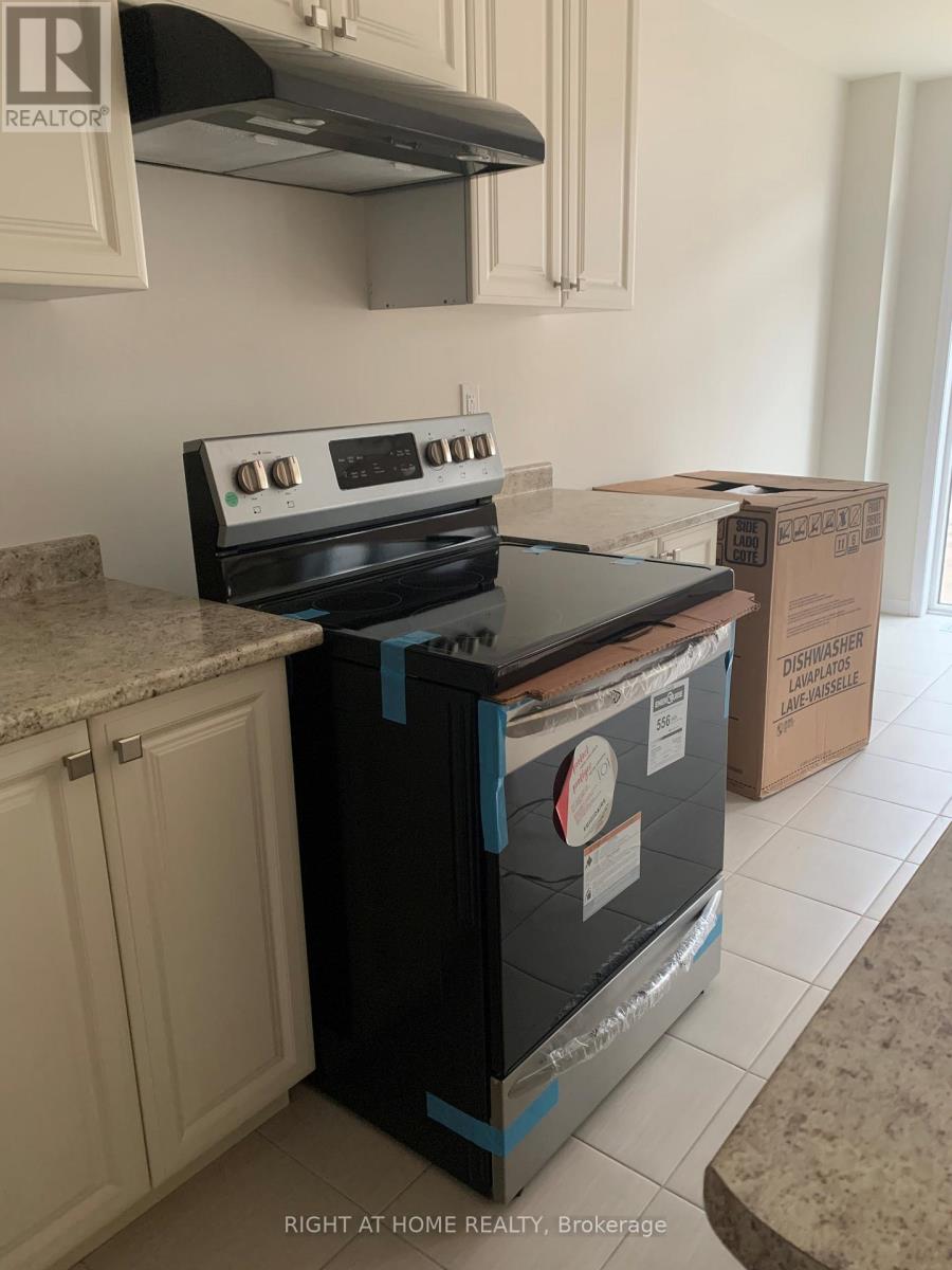 15 Amos Avenue, Brantford, Ontario  N3T 5L5 - Photo 4 - X12614482