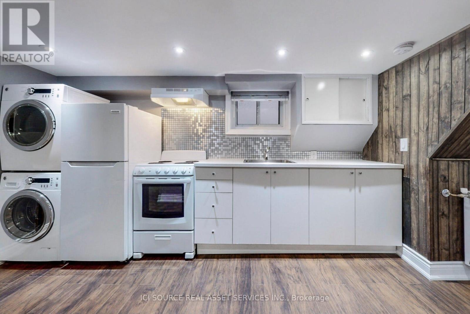 Lower - 8 Davies Crescent, Toronto, Ontario  M4J 2X5 - Photo 3 - E12626614