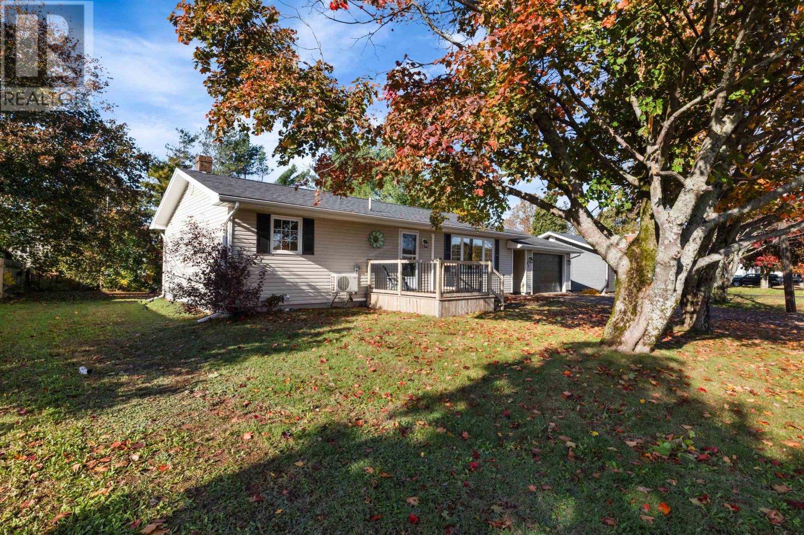 33 Dunkirk Street, Charlottetown, Prince Edward Island  C1A 3Z7 - Photo 2 - 202529316