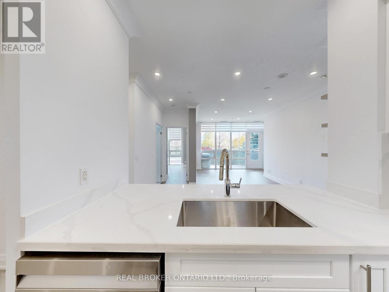 103 - 520 Steeles Avenue W, Vaughan, Ontario  L4J 0H2 - Photo 2 - N12626608