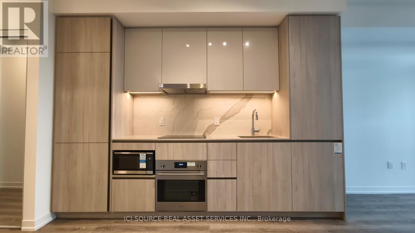 2311 - 8 Interchange Way, Vaughan, Ontario  L4K 0R2 - Photo 2 - N12626624