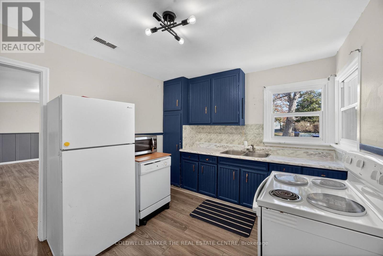 119 Elizabeth Street, Essa, Ontario  L0M 1B0 - Photo 3 - N12626634