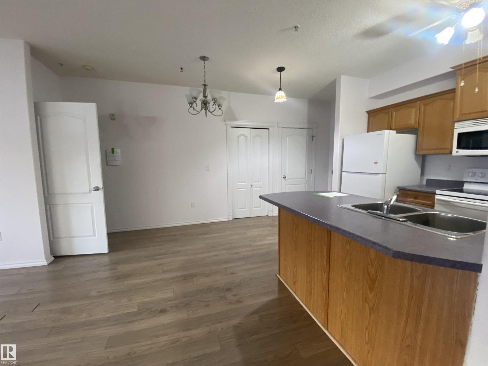 #206 16715 100 Av Nw, Edmonton, Alberta  T5J 1V7 - Photo 5 - E4467676