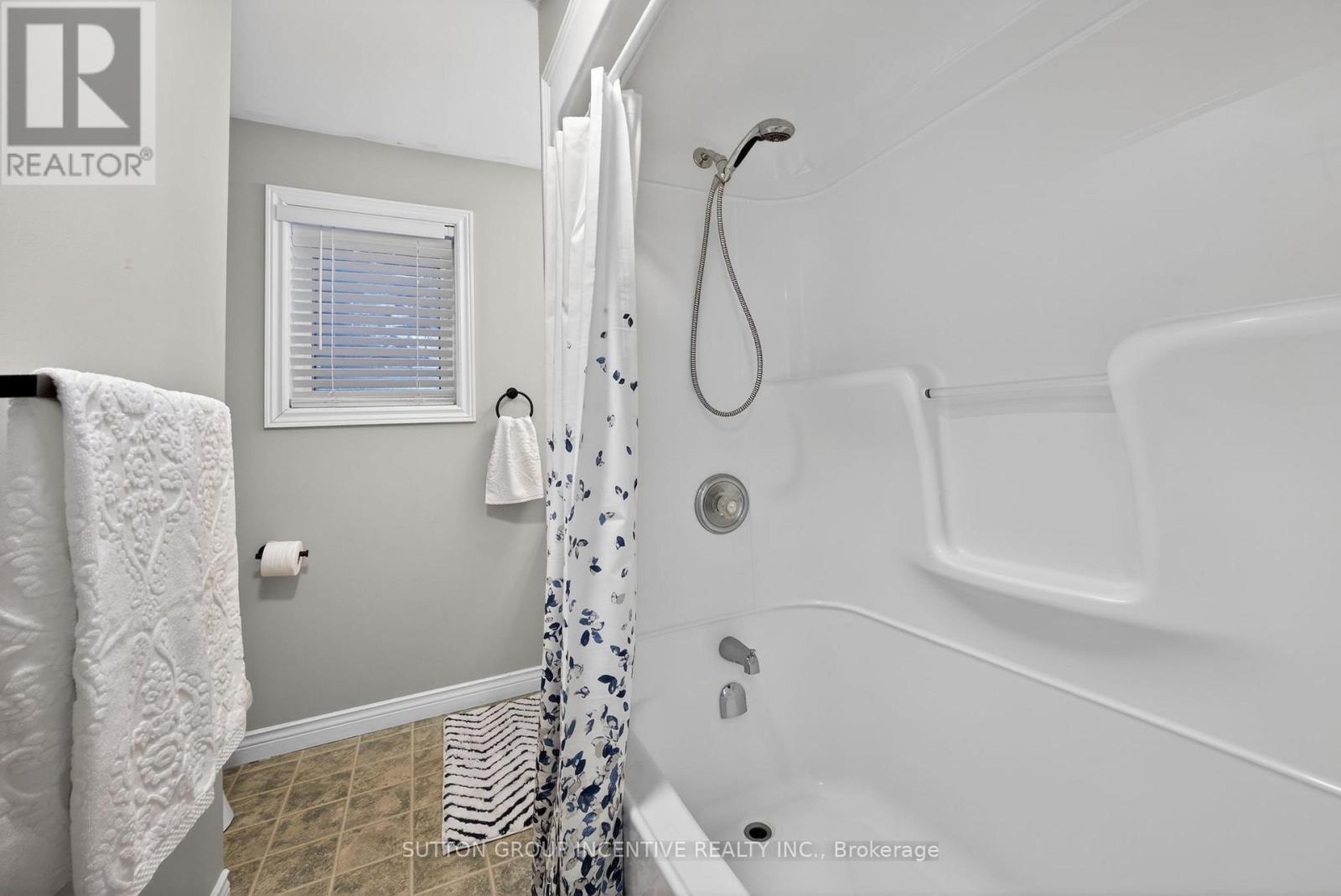 36 Nicholson Crescent, Springwater, Ontario  L9X 0G9 - Photo 15 - S12626620