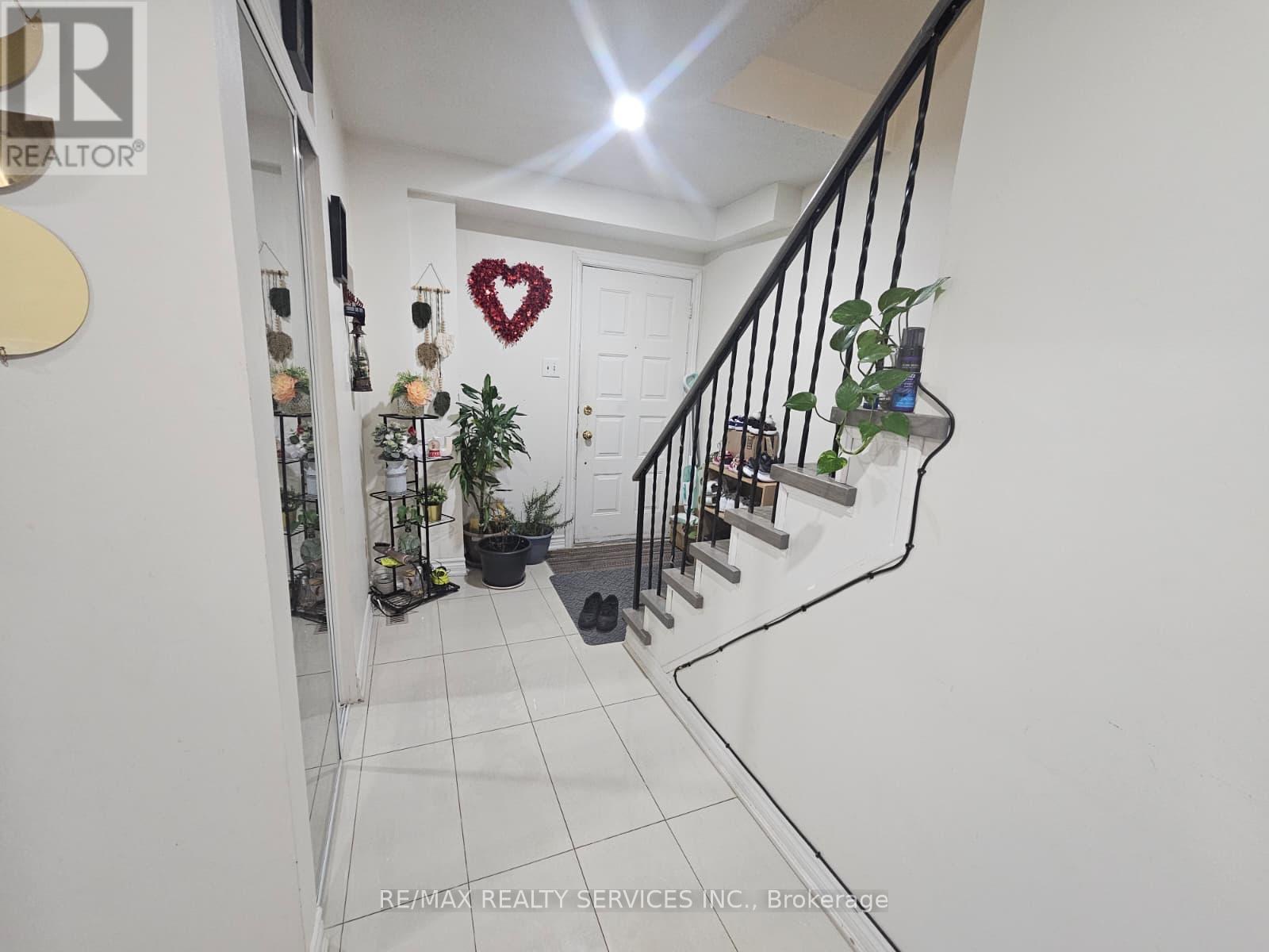 4 Trewartha Crescent, Brampton, Ontario  L6Z 1X4 - Photo 2 - W12626612