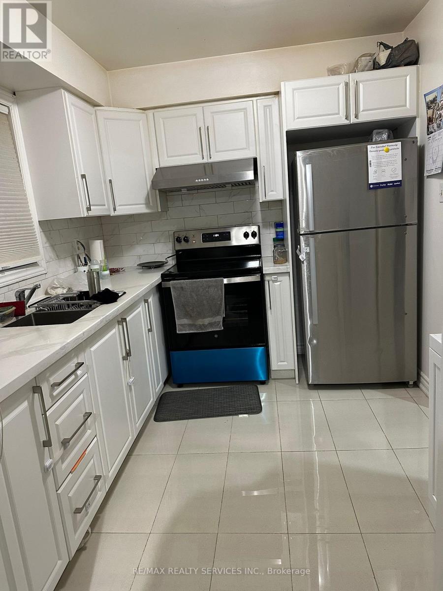 4 Trewartha Crescent, Brampton, Ontario  L6Z 1X4 - Photo 3 - W12626612