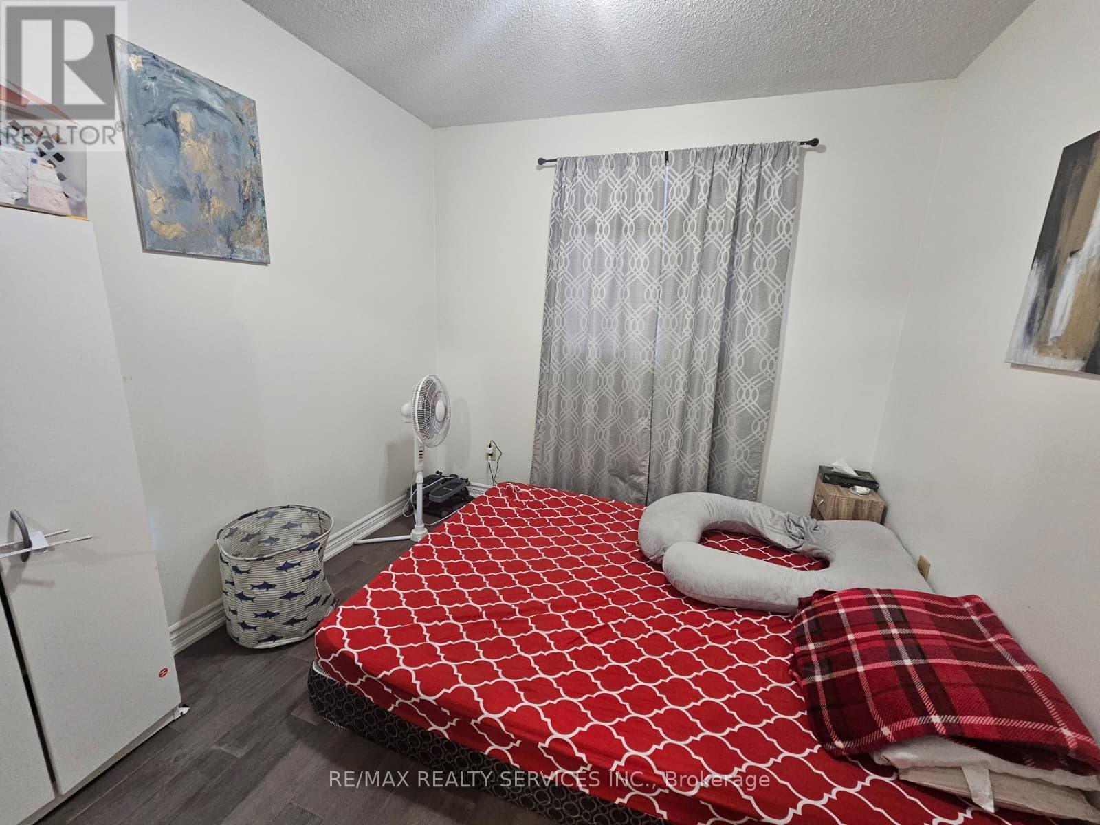 4 Trewartha Crescent, Brampton, Ontario  L6Z 1X4 - Photo 8 - W12626612