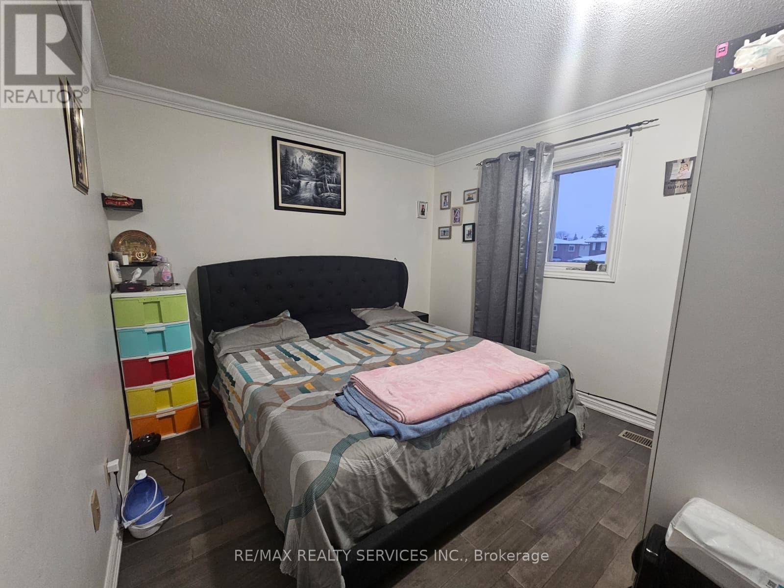 4 Trewartha Crescent, Brampton, Ontario  L6Z 1X4 - Photo 9 - W12626612