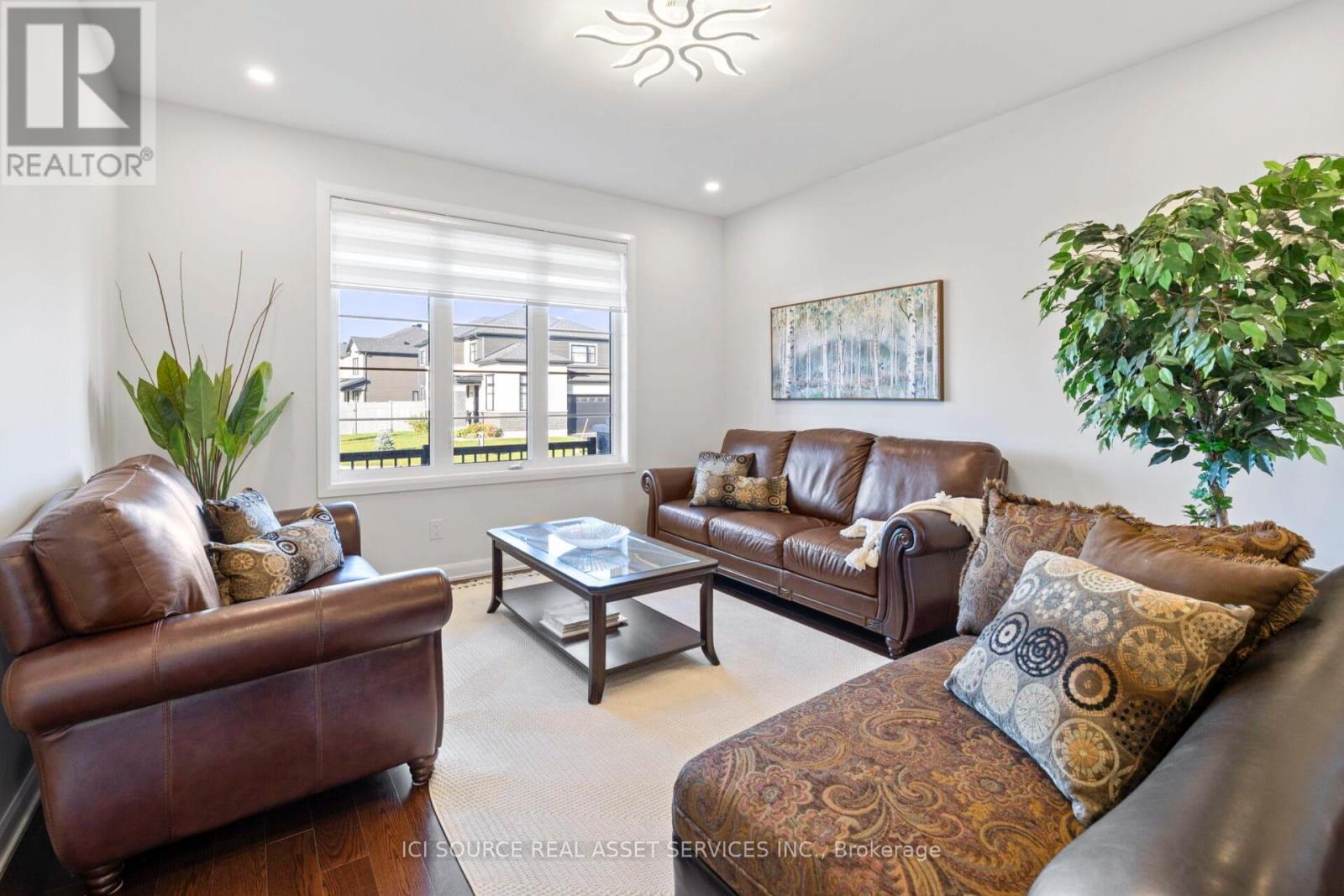 Upper - 733 Coast Circle, Ottawa, Ontario  K4M 0J4 - Photo 5 - X12626598