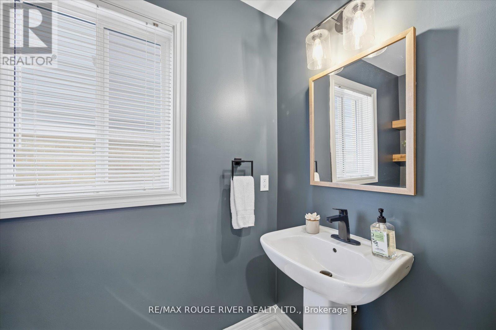 245 Blackwell Crescent, Oshawa, Ontario  L1L 0C9 - Photo 13 - E12614996