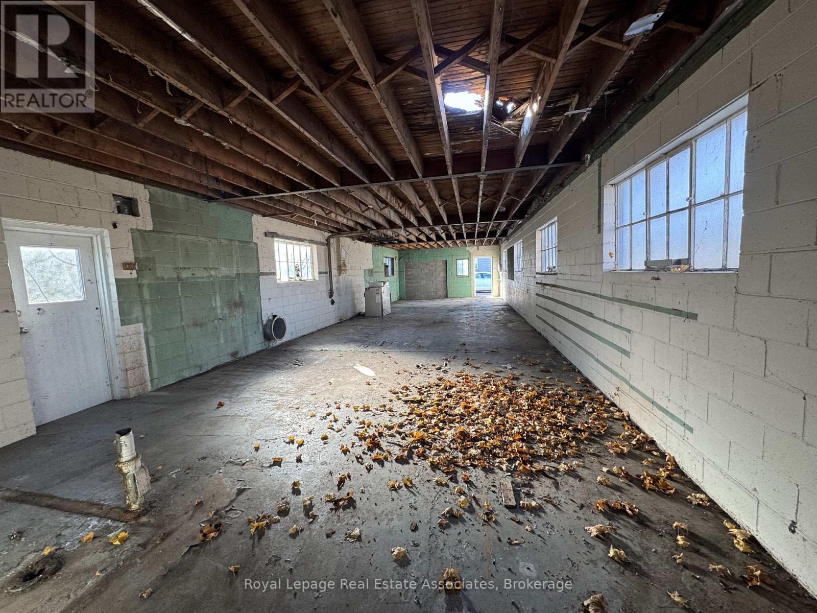 #rear - 1089 Seneca Avenue, Mississauga, Ontario L5G 3X4 - Photo 11 - W12613120