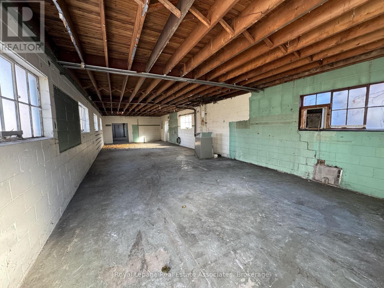 #rear - 1089 Seneca Avenue, Mississauga, Ontario L5G 3X4 - Photo 13 - W12613120